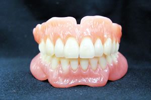 くろさき歯科で作れる総入れ歯の種類
